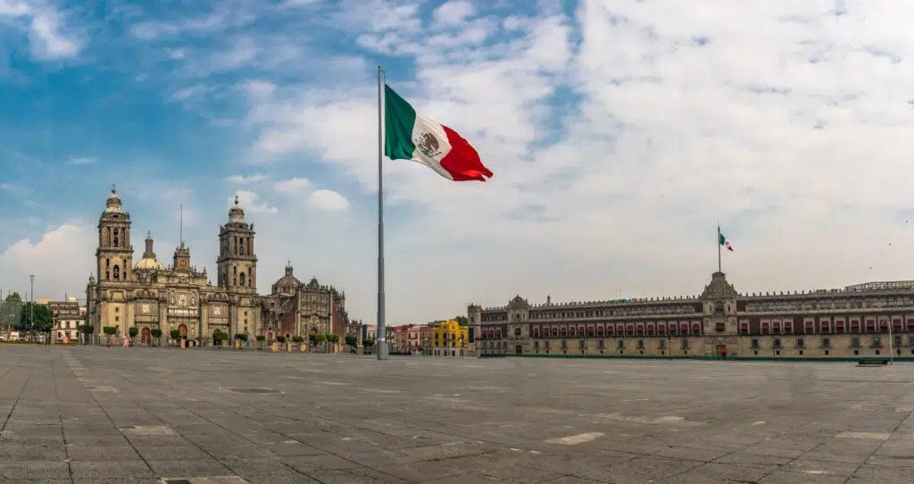 vista panoramica de zocalo e catedral cidade do mexico mexico 1024x542.jpg